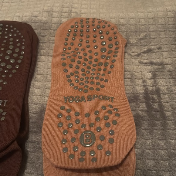 Yoga Sport Anti Slip Yoga Pilates Socks Grip Stability 2 Pairs Brown Tan - Picture 3 of 7